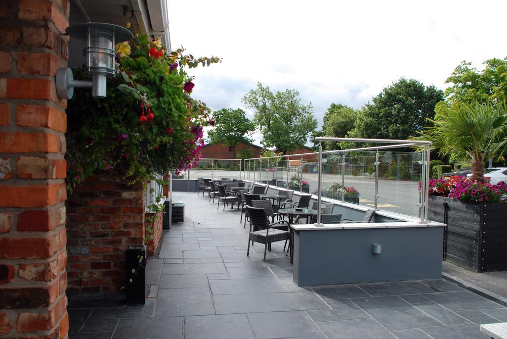 Hunters Lodge Hotel Crewe Exteriér fotografie