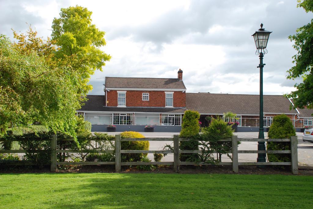 Hunters Lodge Hotel Crewe Exteriér fotografie